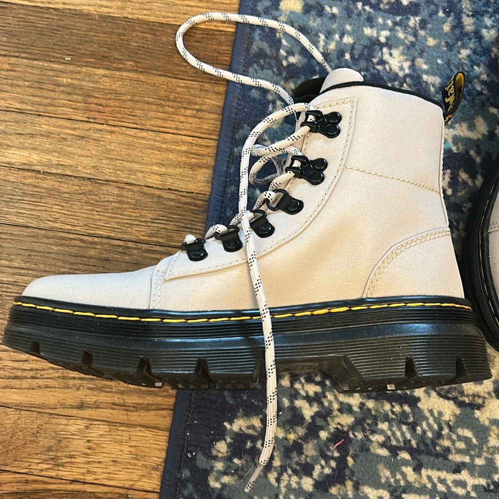 Women’s Dr Martens - Picture 3 of 8